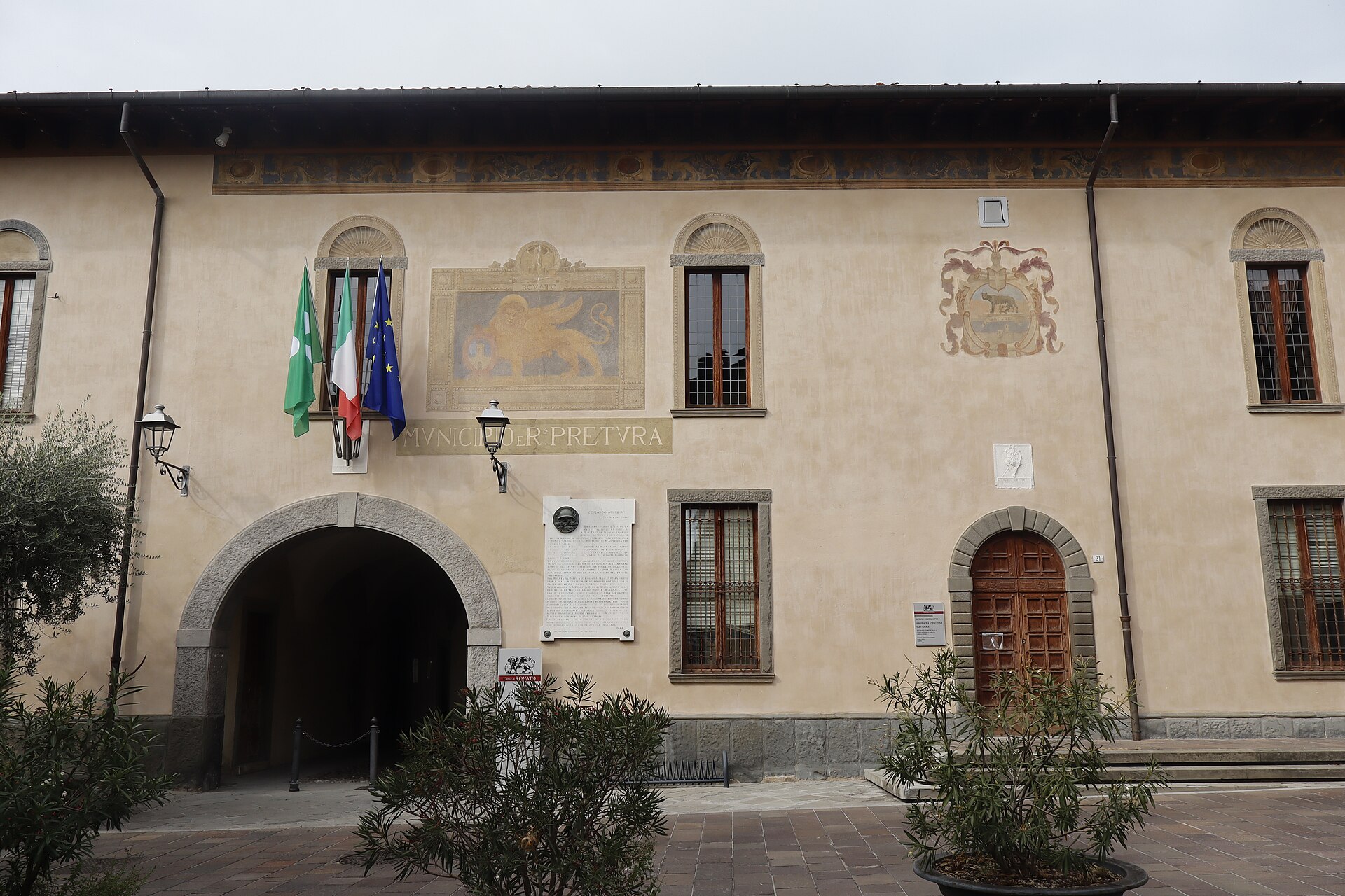 Rovato, Cottinelli giura per il secondo mandato. Rovato delle Libertà diserta e chiede il riconteggio