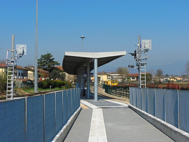 Rovato, il corteo del Tavolo Antifascista della Franciacorta dalla stazione a piazza Garibaldi