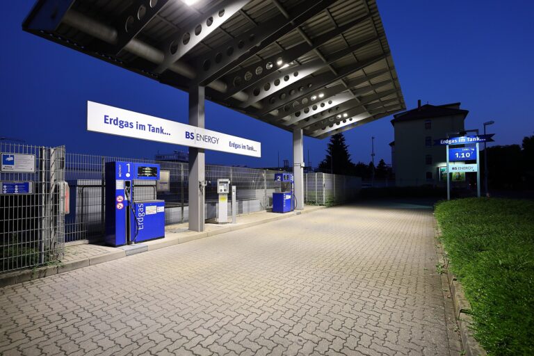 Rovato, alla Total sulla Sp 16 apre il primo distributore di metano della città