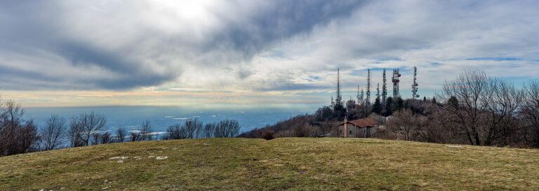 RovatoW e le antenne del Monte Orfano: le domande sui 12 mila euro pagati a Radio Montorfano
