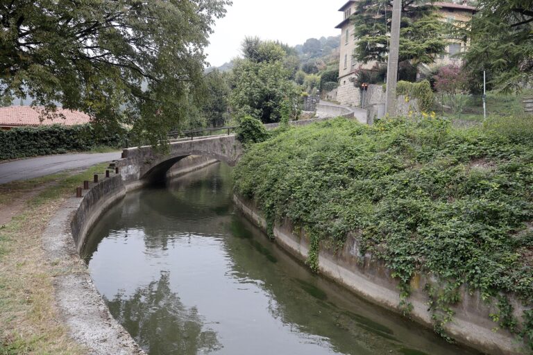Rovato del Fare diventa un’associazione e ripulisce la roggia Fusia