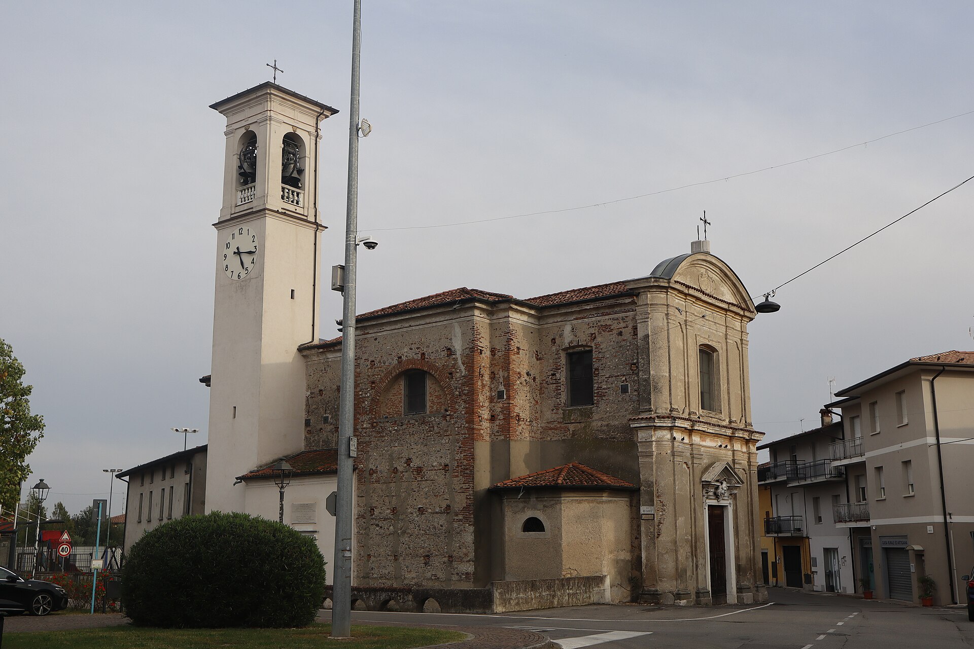 Don Cesare Polvara lascia la parrocchia di Rovato dopo anni difficili