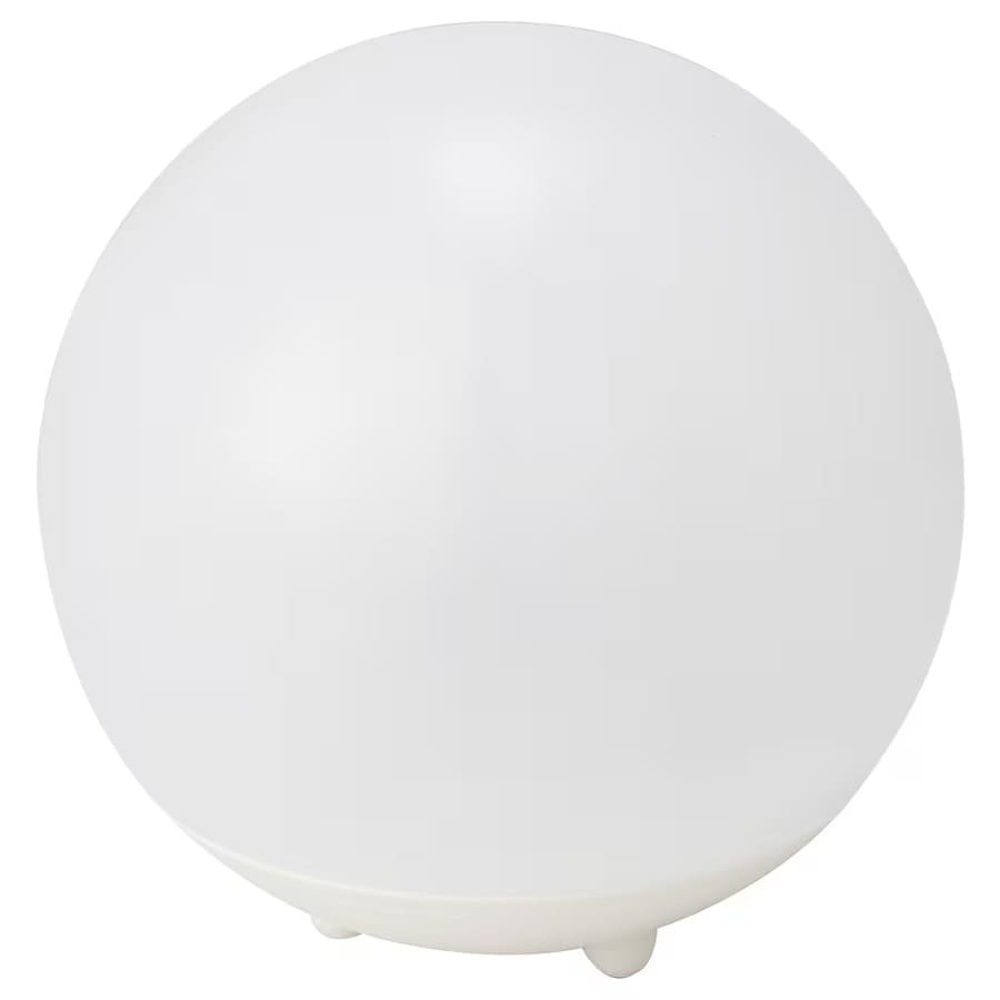 La nuova lampada da terra solare LED da esterno globo bianco SOLVINDEN di Ikea