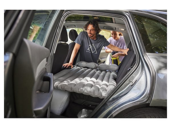 Lidl fa impazzire con il suo materasso gonfiabile per dormire in auto durante i vostri road trip quest'estate