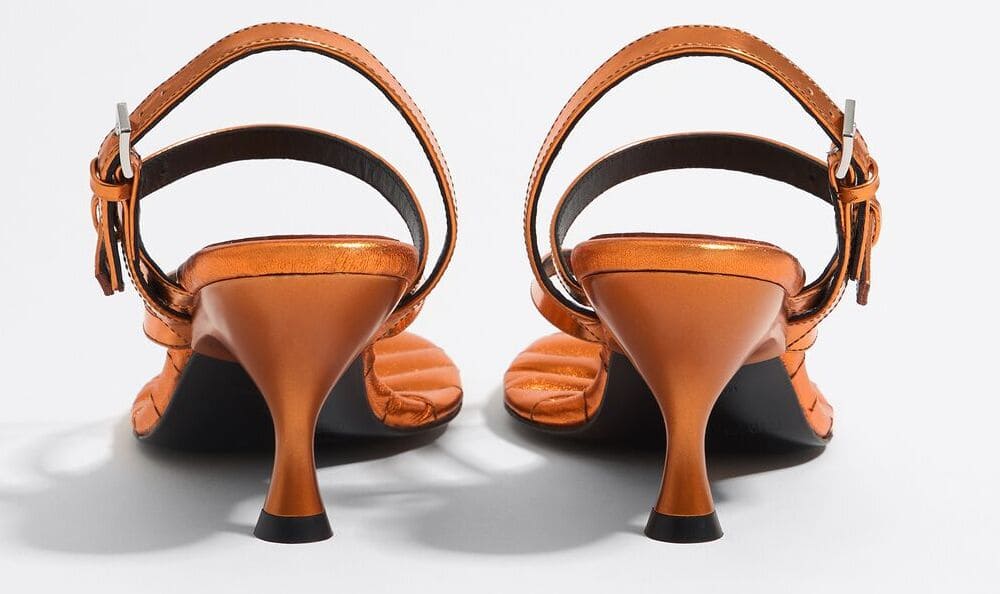 Le sandali con tacco di Bimba y Lola in color arancio