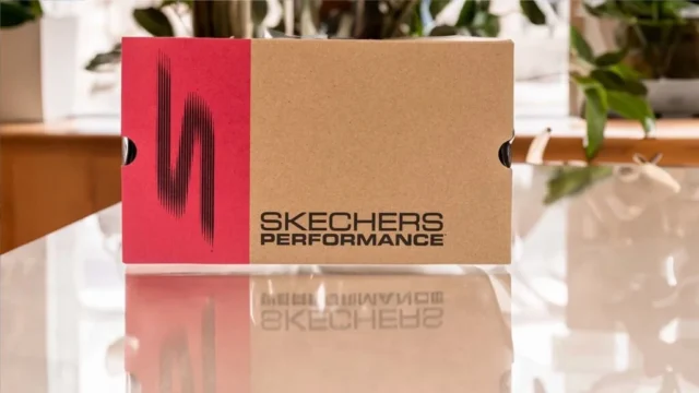 Addio ai tacchi alti: le nuove sandali 2024 di Skechers slanciano per soli 50 euro